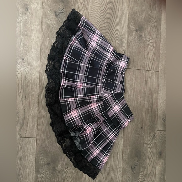 Fashion Sexy Lounge Dresses & Skirts - Women's pleated plaid skirt with lace hem Size S